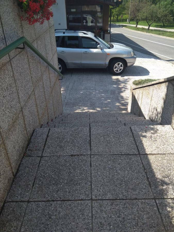 ホテル Gostisce Oddih Solkan エクステリア 写真